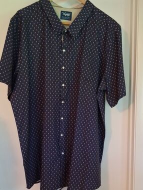 Voyage Craft Flow Navy Short-Sleeve Button-Down with Cream Palm Tree Motif